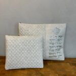 כיסוי טלית תפילין - יברכך מובלט אפור בטון
