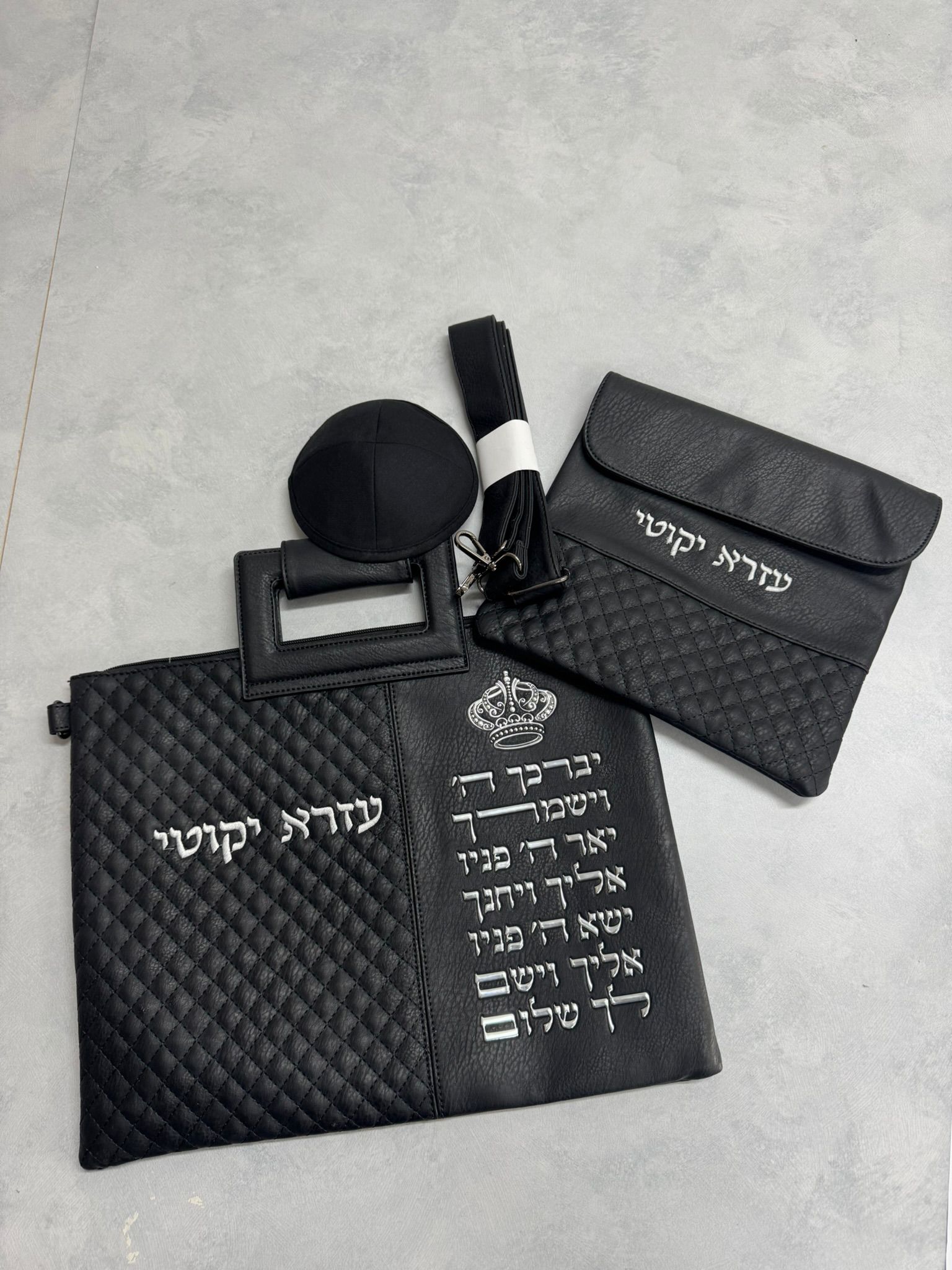 כיסוי ט"ת  שחור יברכך מובלט כסוף ידית