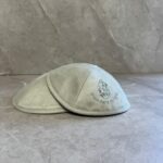 כיפה אפור בהיר - האש שלי מובלט