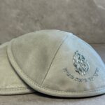 כיפה אפור בהיר - האש שלי מובלט