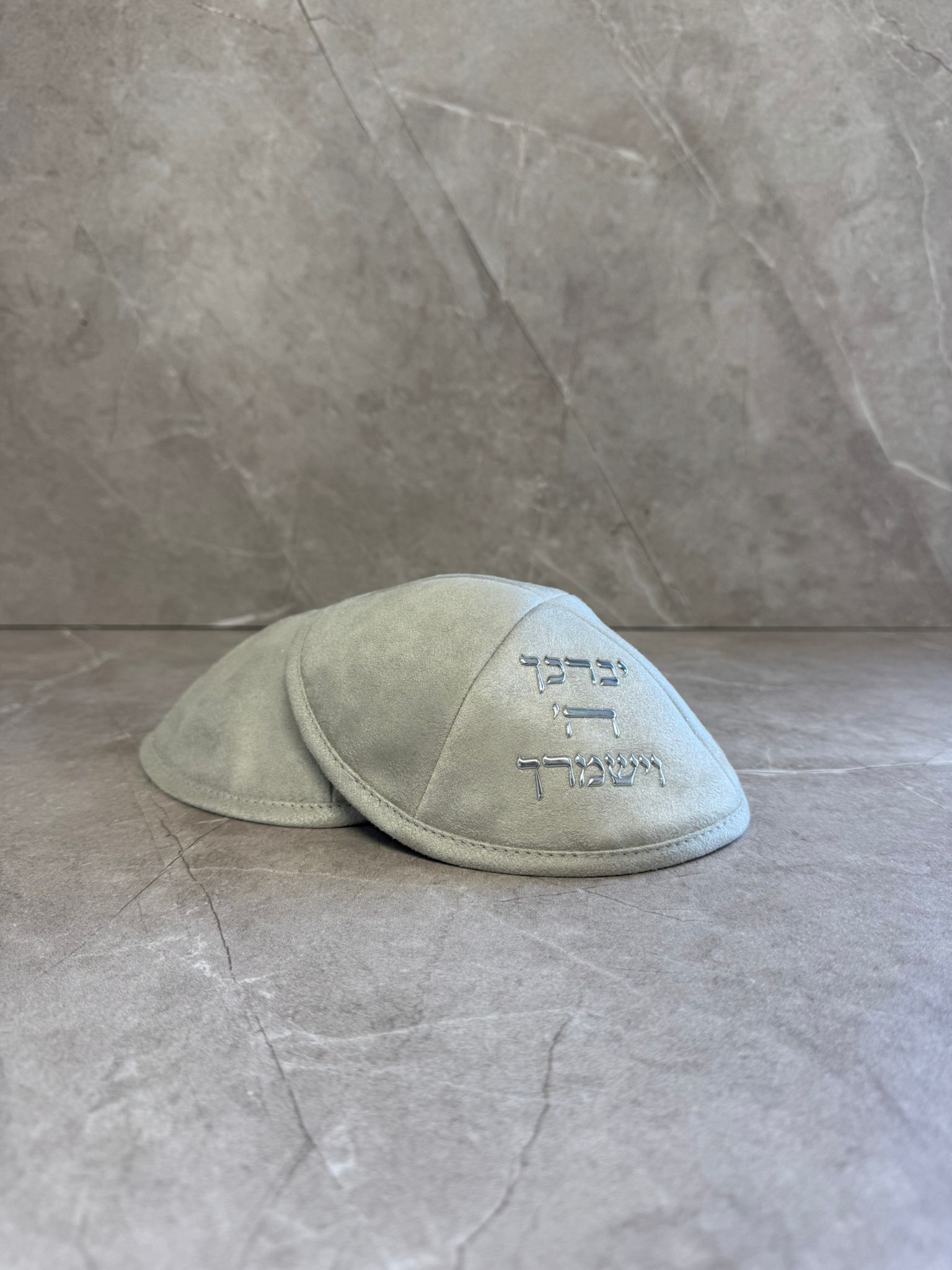 כיפת פשתן אפור יברכך מובלט