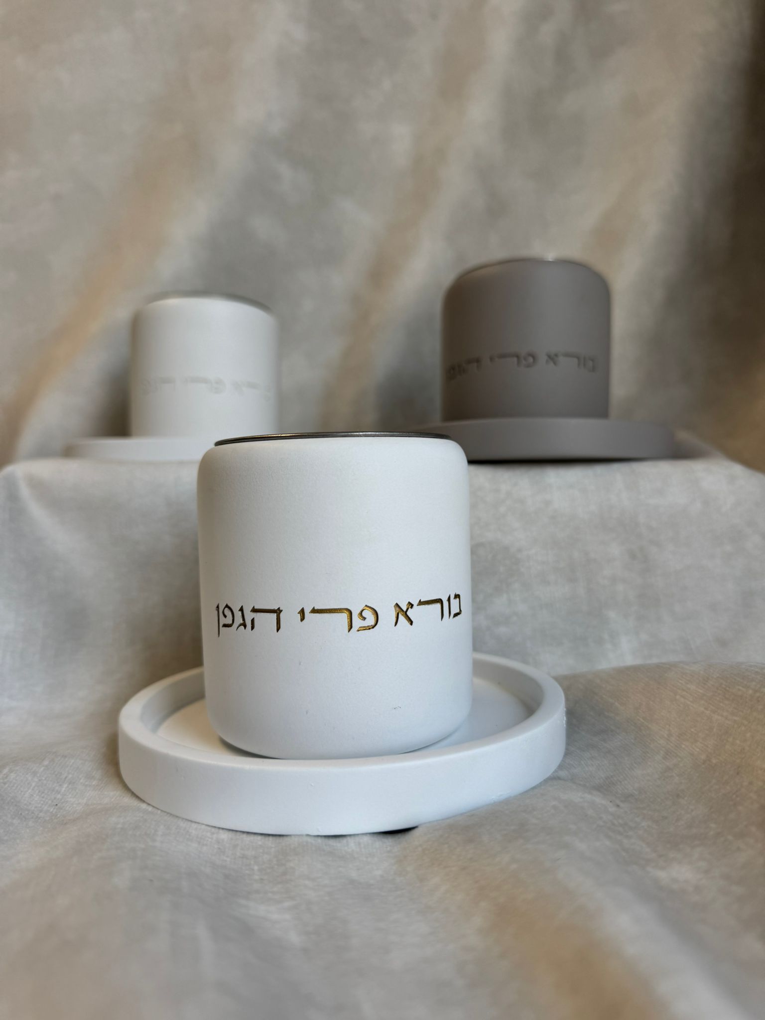 גביע קידוש בטון - לבן מלל זהב