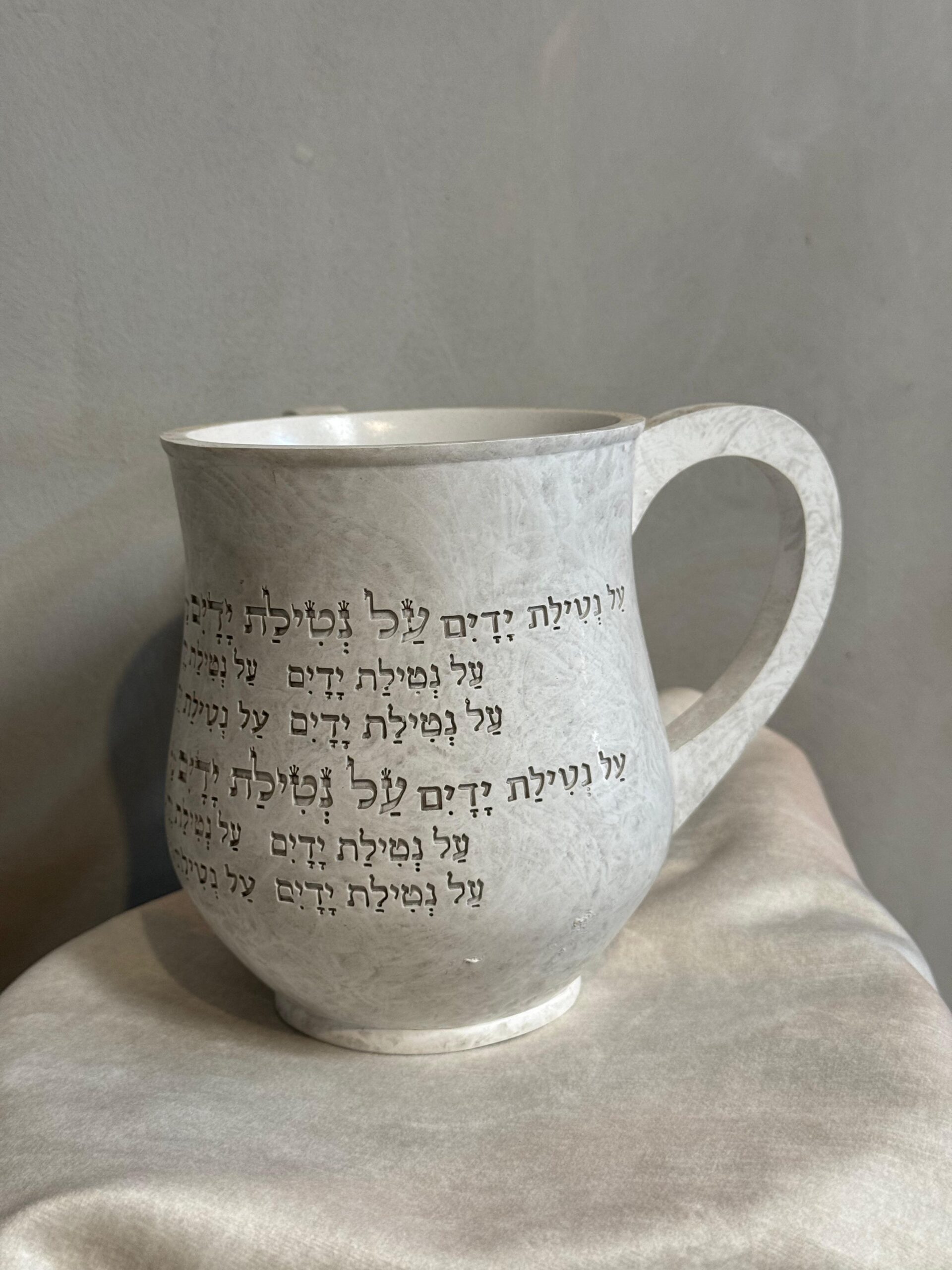 נטלה מהודרת דמוי בטון - שייש