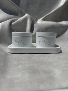 מלח פלפל עשוי בטון