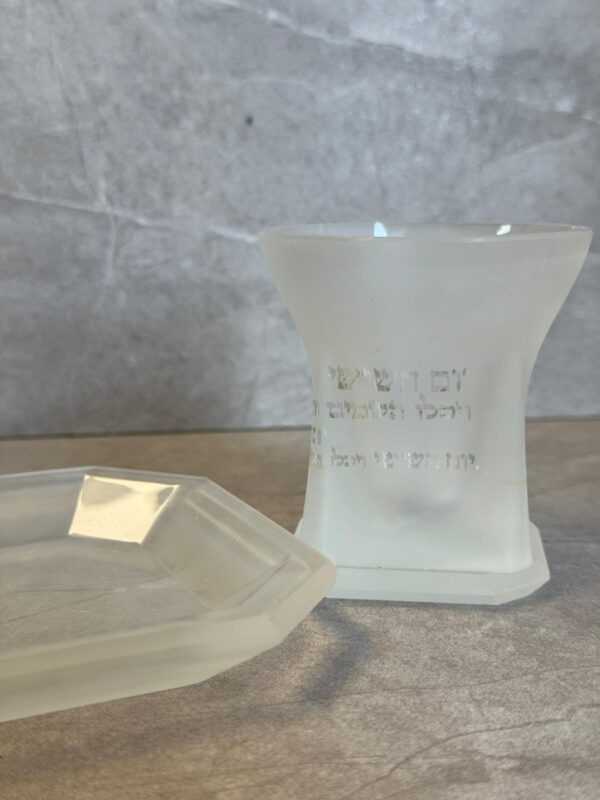 גביע קידוש קריסטל חלבי מרובע ללא רגל