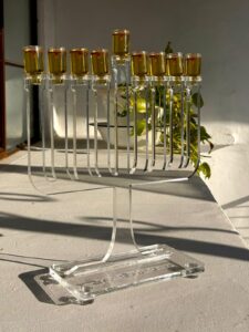 חנוכיה שלהבות שקופות