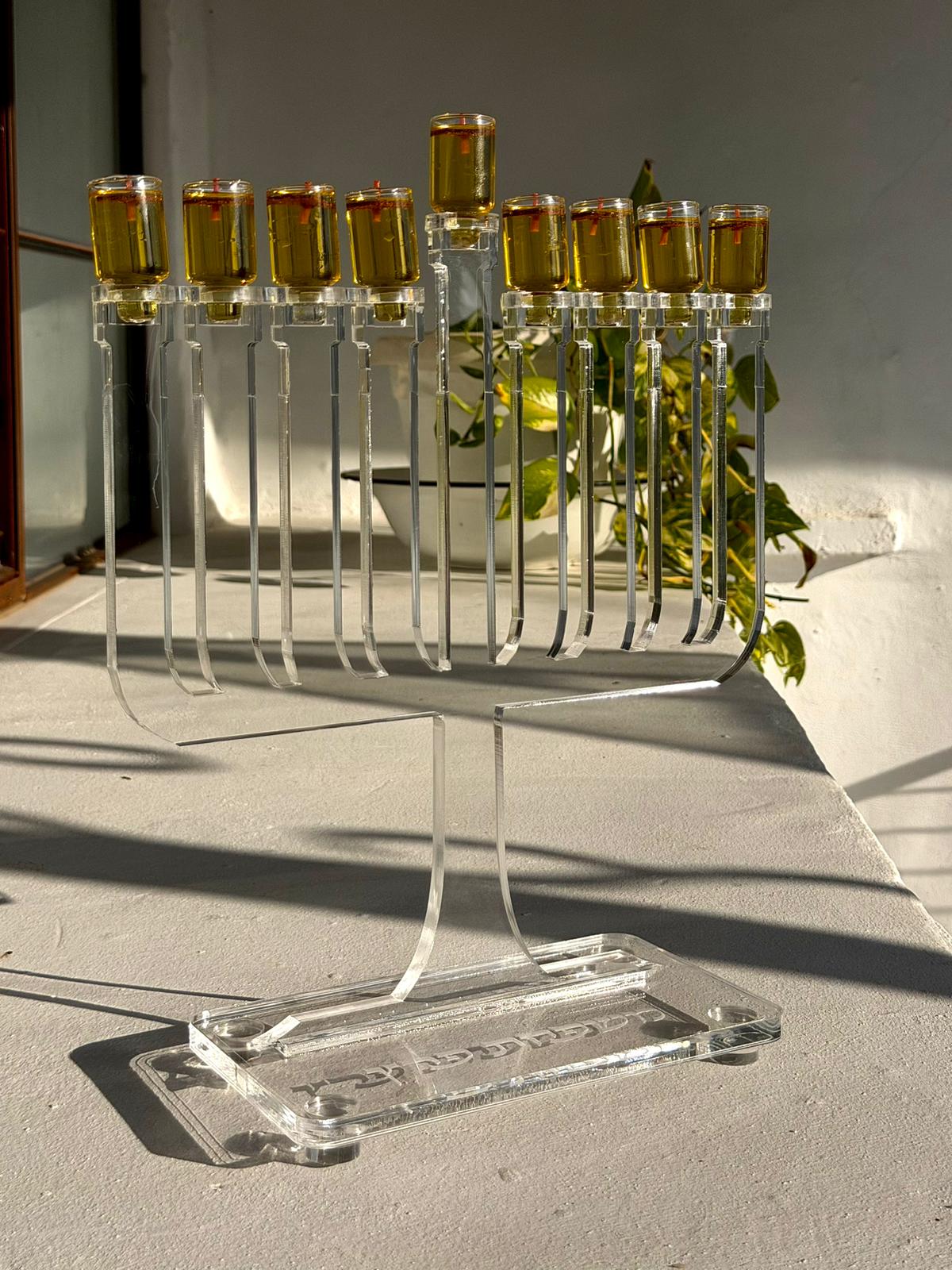 חנוכיה שלהבות שקופות