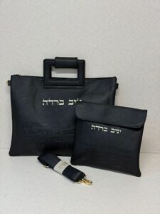 כיסוי ט"ת  עם ידית שחור יברכך מוטבע