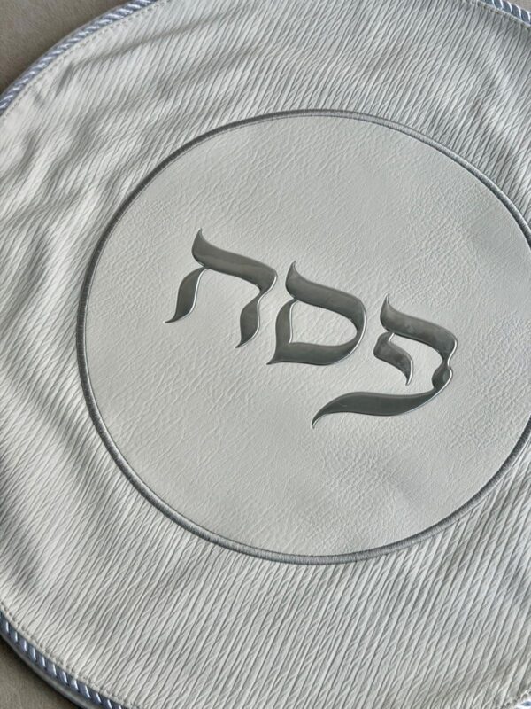 כיסוי צלחת דמוי עור הבלטה כסוף